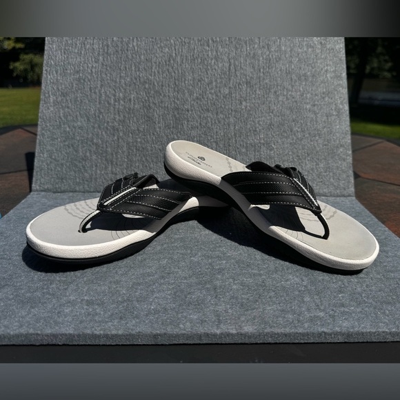 Clarks Shoes - Clark’s Cloudsteppers Breeze Reyna Flip-Flop Sandals Black White Size 8